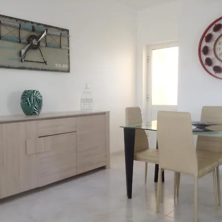 Apartment With 2 Bedrooms In Portimao With Wonderful City View Shared Pool Balcony 7 Km From The Beach דירה פורטימאו